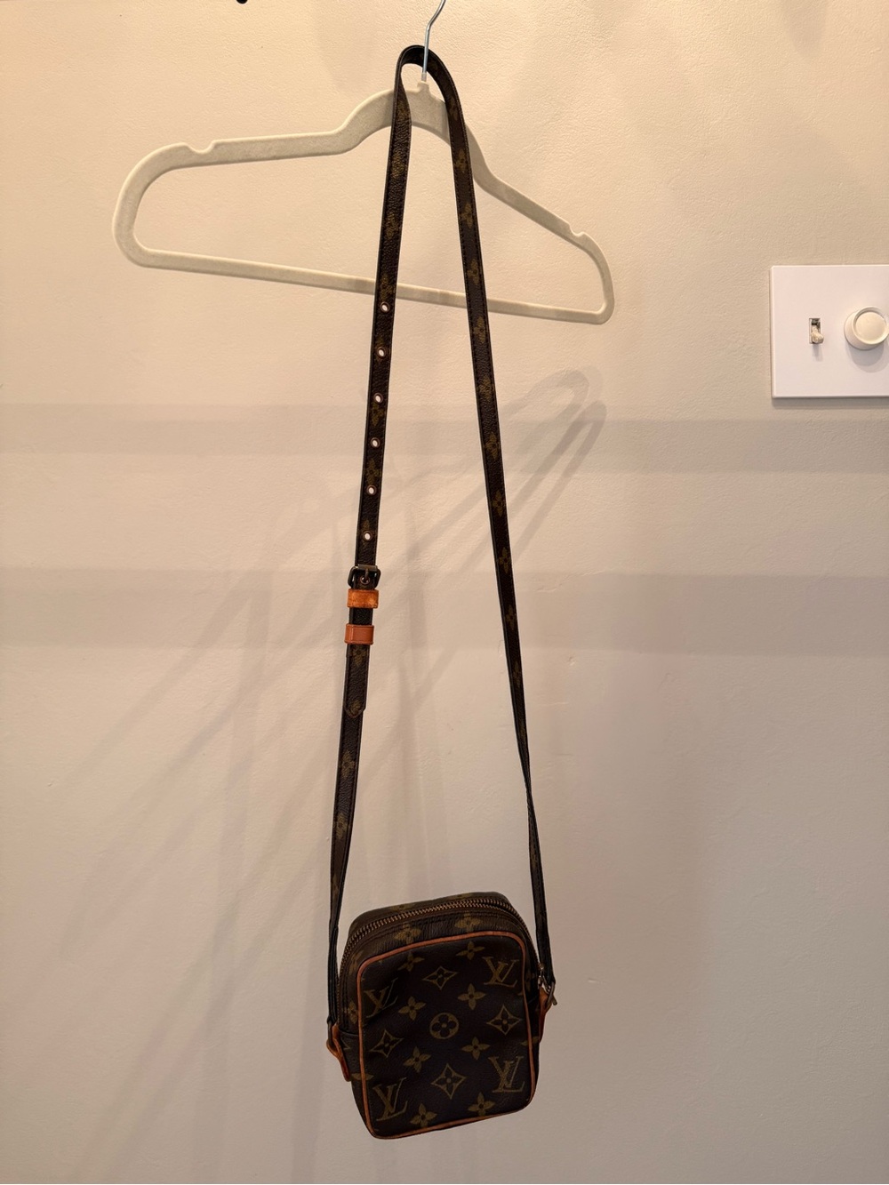 Authenticated Louis Vuitton Mini Danube Crossbody Great Condition 4.3x5.5x1.6” - Picture 2 of 15